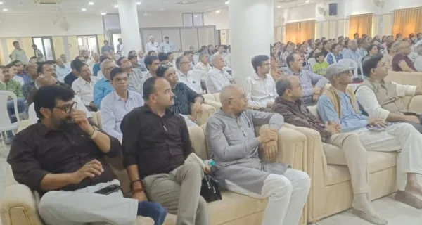 મોરબીના સારસ્વત સન્માન સમારોહમાં શ્રુતલેખન સ્પર્ધા યોજાઈ
