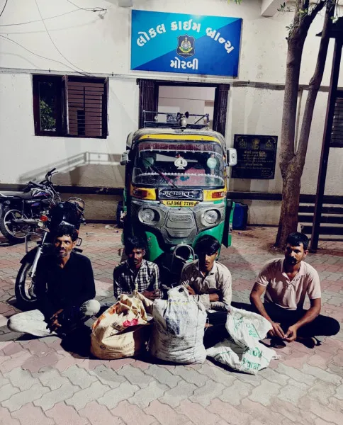 મોરબીના ગાળા ગામે કારખાનામાંથી ચોરી કરનાર ટોળકીના 4 સાગરીતો ગિરફ્તાર
