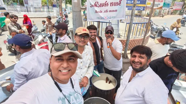 મોરબીમાં કાળઝાળ ગરમીથી રાહત આપવા ૫૦૦૦ લોકોને ૧૦૦૦ લીટર ઠંડી મસાલાયુક્ત છાસ પીવડાવી
