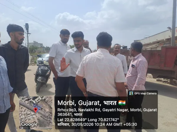 મોરબીના વોર્ડ નંબર 1 માં વરસાદી પાણીની સમસ્યા હલ કરવા વોકળાની સઘન સફાઈ
