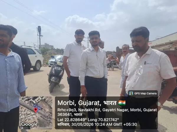 મોરબીના વોર્ડ નંબર 1 માં વરસાદી પાણીની સમસ્યા હલ કરવા વોકળાની સઘન સફાઈ
