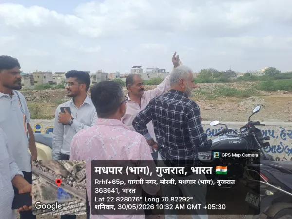 મોરબીના વોર્ડ નંબર 1 માં વરસાદી પાણીની સમસ્યા હલ કરવા વોકળાની સઘન સફાઈ
