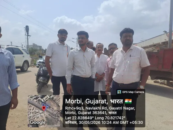 મોરબીના વોર્ડ નંબર 1 માં વરસાદી પાણીની સમસ્યા હલ કરવા વોકળાની સઘન સફાઈ
