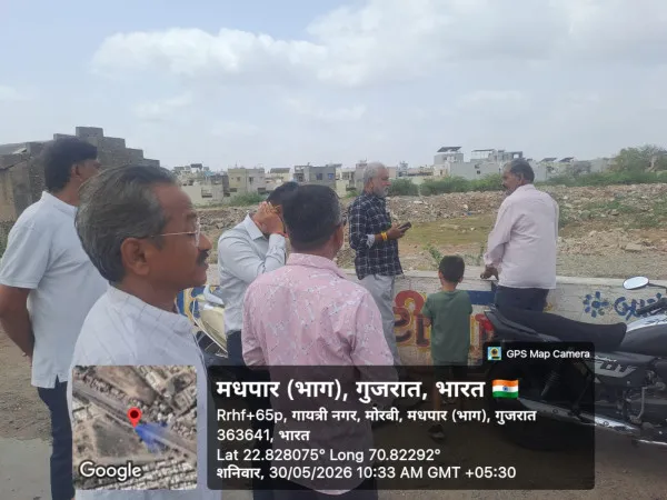 મોરબીના વોર્ડ નંબર 1 માં વરસાદી પાણીની સમસ્યા હલ કરવા વોકળાની સઘન સફાઈ
