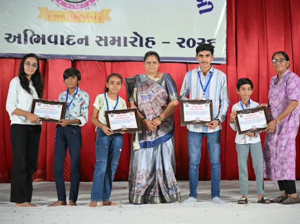 મોરબીમાં વરીયા પ્રજાપતિ જ્ઞાતિના 70 થી વધુ તેજસ્વી છાત્રો અને શિક્ષકોનું સન્માન કરાયું 