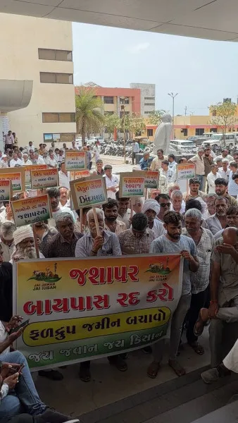 માળીયાના જશાપર ગામ પાસેથી નીકળતા બાયપાસ સામે ખેડૂત આક્રોશ રેલી
