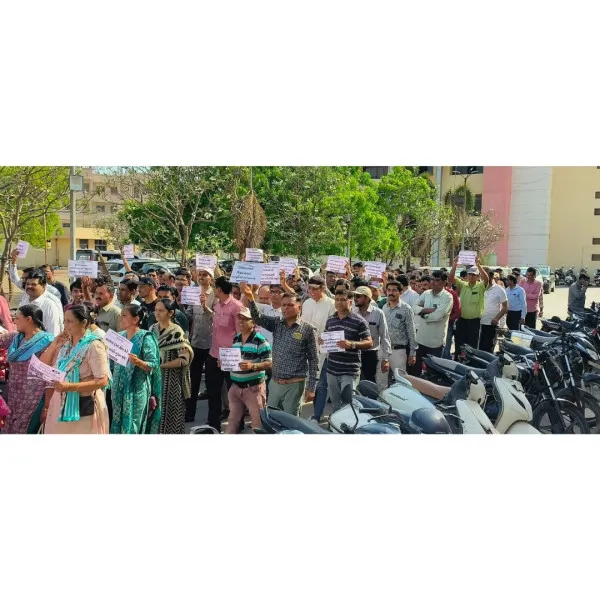 મોરબીમાં 2010 પહેલાના શિક્ષકોને TET માંથી બાકાત રાખવા માંગ
