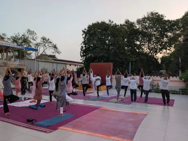 મોરબી SSY આયોજિત સ્વામિનારાયણ સંસ્કાર ધામમાં અનેક લોકોએ કર્યા યોગા, પ્રાણાયામ
