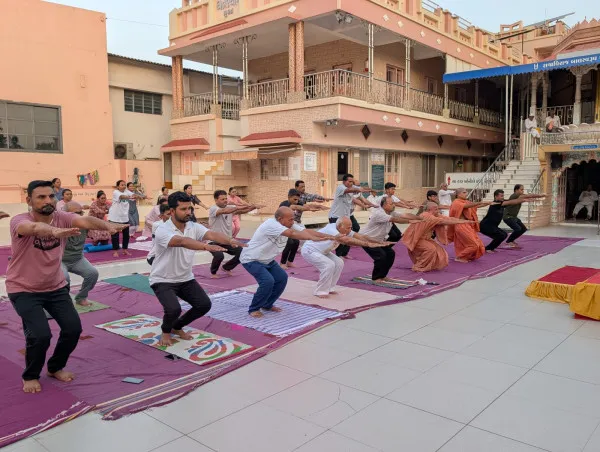 મોરબી SSY આયોજિત સ્વામિનારાયણ સંસ્કાર ધામમાં અનેક લોકોએ કર્યા યોગા, પ્રાણાયામ
