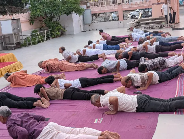 મોરબી SSY આયોજિત સ્વામિનારાયણ સંસ્કાર ધામમાં અનેક લોકોએ કર્યા યોગા, પ્રાણાયામ
