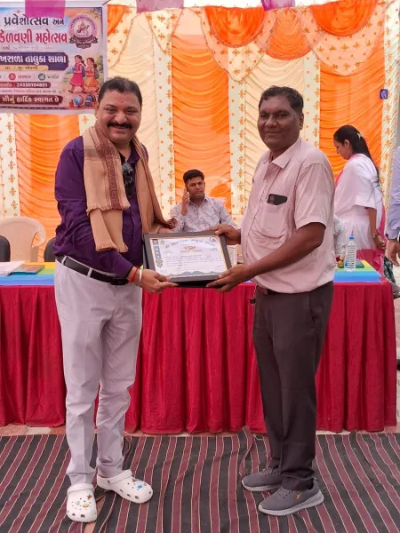 ખાખરાળામાં ભૂલકાંના કિલકિલાટ સાથે ઉજવાયો પ્રવેશોત્સવ
