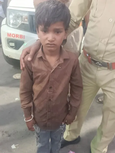 મોરબીમાં તાજીયા જોવા આવેલા ત્રણ ભૂલકાં માતાથી જુદા પડતા ધ્રુસકે ધ્રુસકે રડી પડ્યા
