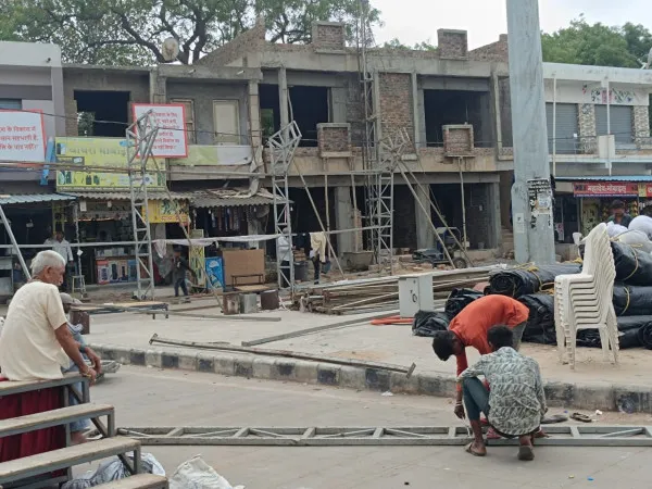 જેતપરમાં વોટરપ્રૂફ ડોમ બનાવવાની કામગીરી માટે કામચલાઉ રીતે ઉપવાસી છાવણીનું સ્થળાંતર
