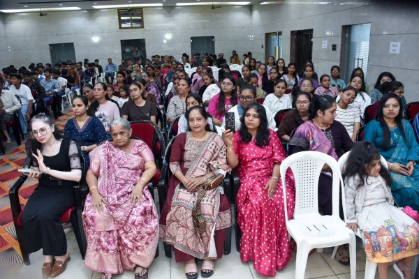 નવકાર કોમ્પ્યુટર એકેડેમીના 13 વર્ષ પૂર્ણ થતા પ્રથમવાર ભવ્ય વિદ્યાર્થી સન્માન સમારોહ યોજાયો,