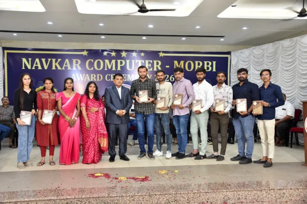 નવકાર કોમ્પ્યુટર એકેડેમીના 13 વર્ષ પૂર્ણ થતા પ્રથમવાર ભવ્ય વિદ્યાર્થી સન્માન સમારોહ યોજાયો,