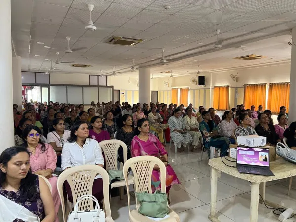 મોનોપોઝને બીમારી નહીં પણ જીવનના સ્વાભાવિક તબક્કો સમજી આરોગ્યની કાળજી સાથે આગળ વધવું
