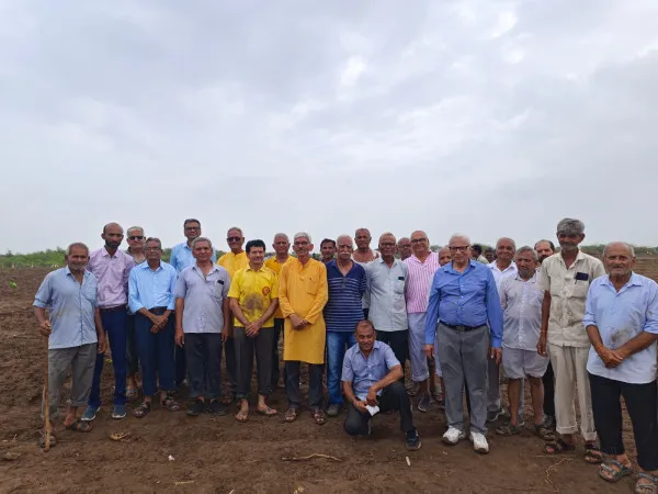 મોરબીના માનસર ગામે 20 વીઘામાં 1000 વૃક્ષો રોપાયા
