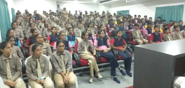 મોરબીમાં ટ્રાફિક પોલીસે વિદ્યાર્થીઓને ટ્રાફિકના નિયમોના પાલનના શપથ લેવડાવ્યા
