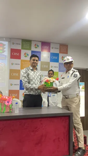 મોરબીમાં ટ્રાફિક પોલીસે વિદ્યાર્થીઓને ટ્રાફિકના નિયમોના પાલનના શપથ લેવડાવ્યા
