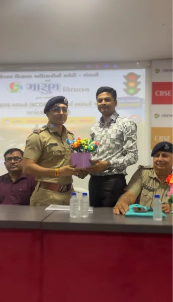 મોરબીમાં ટ્રાફિક પોલીસે વિદ્યાર્થીઓને ટ્રાફિકના નિયમોના પાલનના શપથ લેવડાવ્યા
