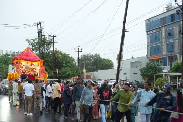 મોરબીમાં મેઘમહેર વચ્ચે શ્રી જગન્નાથજીની ભવ્ય રથયાત્રા યોજાઈ.

