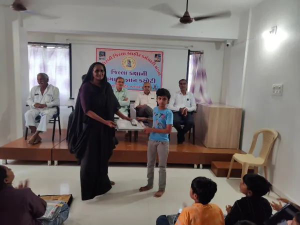 મોરબી જિલ્લા આહિર કર્મચારી મંડળ દ્વારા જિલ્લા કક્ષાની સામાન્ય જ્ઞાન કસોટી યોજાઈ
