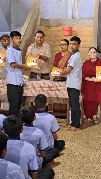 શ્રી ધકકાવાળી મેલડી માતાજી મંદિર દ્વારા સરકારી શાળાઓમાં 15000 ચોપડાનું વિતરણ કરાયું.
