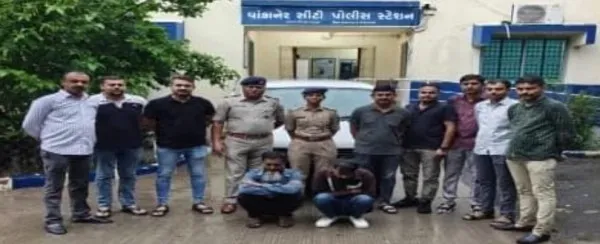વાંકાનેરમાં પાર્ક કરેલી ઈકો કાર ચોરનારા બે ઝડપાયા, રૂ.3.12 લાખનો મુદ્દામાલ કબજે
