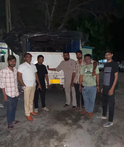 મોરબી નજીક વાહનમાં લઈ જવાતા 10 પશુઓ સાથે 2 ઝડપાયા
