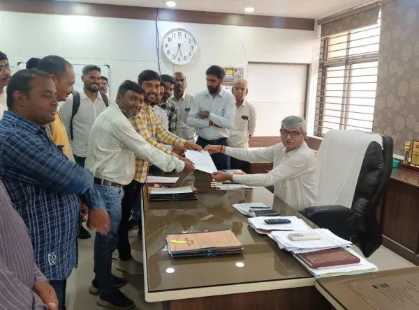 મોરબી જિલ્લાના લાયસન્સી સર્વેયરોના વિવાદ પ્રશ્નોનો હલ નહિ થાય  15 ઓગસ્ટથી હડતાળ
