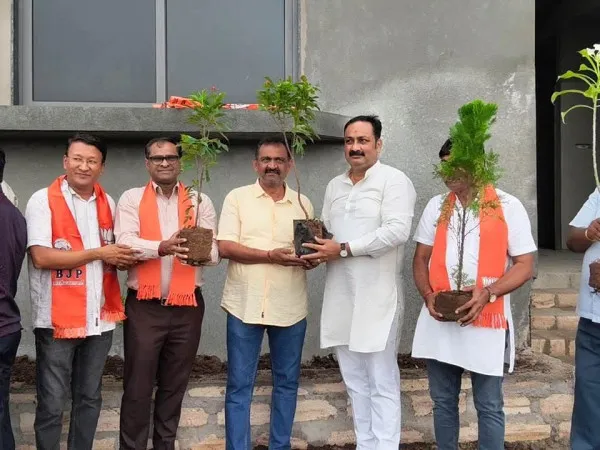 મોરબીમાં પ્રદેશ ભાજપ અધ્યક્ષ જગદીશ પંચાલના જન્મદિને 400 વૃક્ષોના વાવેતરનો સંકલ્પ
