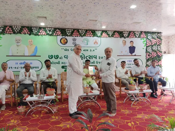 મોરબીમાં પર્યાવરણના જતન બદલ પર્યાવરણપ્રેમી જીતુભાઈ ઠક્કરનું અદકેરું સન્માન
