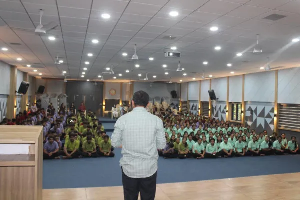 પીલર્સ ઓફ લીડરશીપ પર ઇસ્કોન દ્વારા નવયુગ કોલેજ-વીરપર (મોરબી) માં સેમિનાર યોજાયો 
