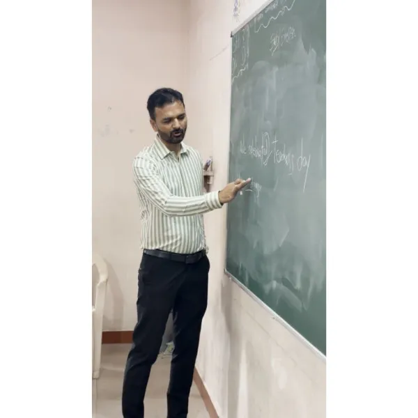 મોરબીની સ્કૂલમાં શિક્ષકોને બદલે 