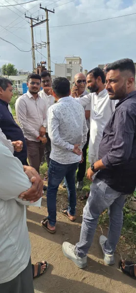 વાવડીમાં ડ્રેનેજ વ્યવસ્થાની મેયર સહિતના પદાધિકારીઓએ કરી સ્થળ મુલાકાત
