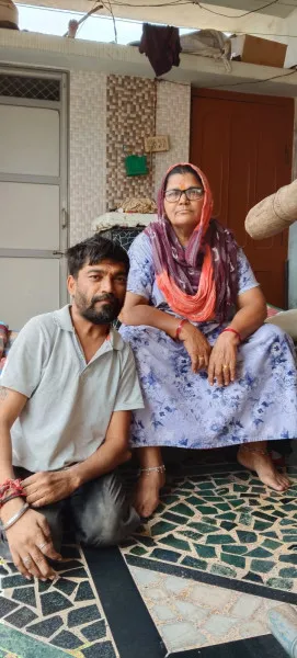જન્મથી બંને પગ કામ ન કરતા અને એક હાથે ખોટ હોવા છતાં મોરબીનો યુવાન સ્વબળે બન્યો આત્મનિર્ભર
