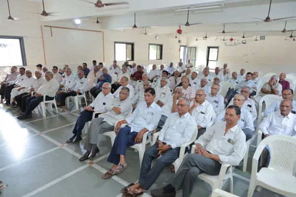 ન સાધન, ન સુવિધા, ન મોટો પગાર... છતાં વિદ્યાર્થીઓના ઉજ્જવળ ભવિષ્યનું ઘડતર કરનાર શિક્ષક પેઢીની ભાવવંદના

