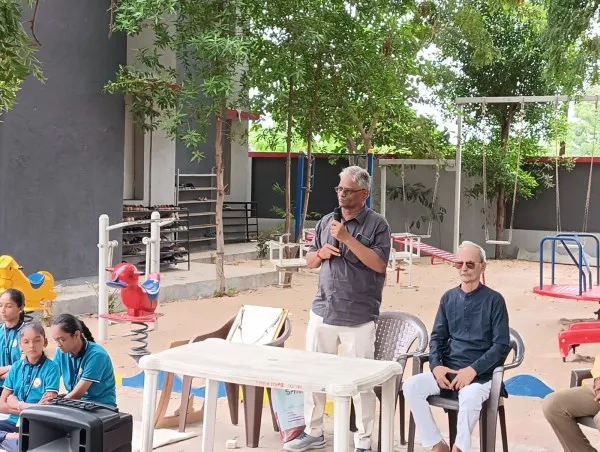 મોરબીમાં બાળાઓને પર્યાવરણ જતન અને કિચન ગાર્ડનનું પ્રાયોગિક નિર્દેશન
