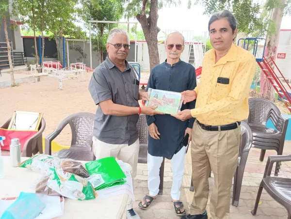 મોરબીમાં બાળાઓને પર્યાવરણ જતન અને કિચન ગાર્ડનનું પ્રાયોગિક નિર્દેશન
