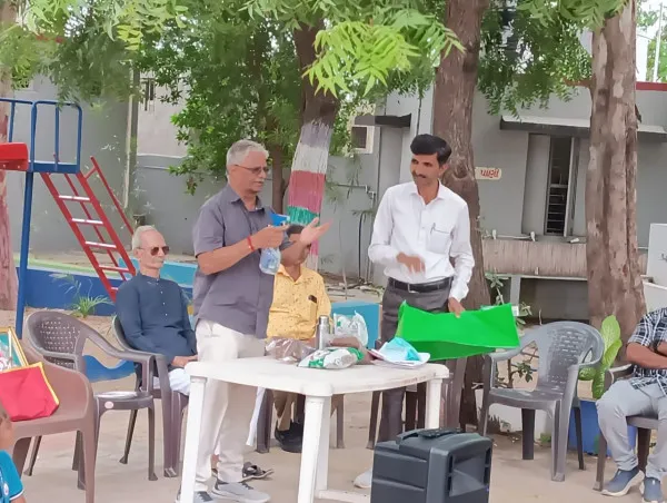 મોરબીમાં બાળાઓને પર્યાવરણ જતન અને કિચન ગાર્ડનનું પ્રાયોગિક નિર્દેશન
