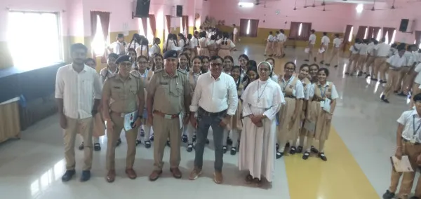 નશાની લત ભવિષ્ય બગાડી શકે’ : મોરબીમાં વિદ્યાર્થીઓને વ્યસનથી બચવા પોલીસની સમજણ
