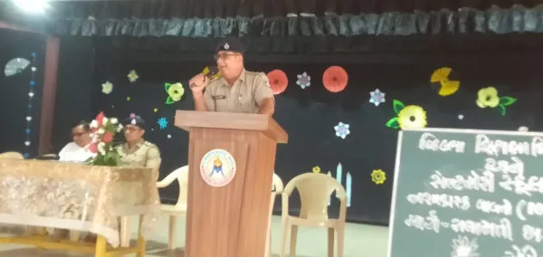નશાની લત ભવિષ્ય બગાડી શકે’ : મોરબીમાં વિદ્યાર્થીઓને વ્યસનથી બચવા પોલીસની સમજણ

