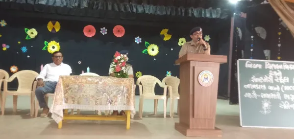 નશાની લત ભવિષ્ય બગાડી શકે’ : મોરબીમાં વિદ્યાર્થીઓને વ્યસનથી બચવા પોલીસની સમજણ
