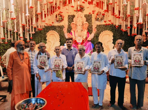 મોરબીના ગણેશ મહોત્સવમાં અનોખી પહેલ: વૃદ્ધાશ્રમના વડીલોની હાજરીમાં મહાઆરતી યોજાઈ.