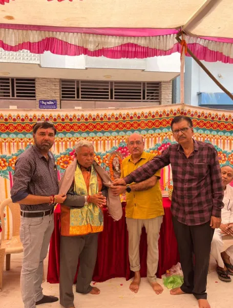 મોરબીમાં મચ્છુ કઠિયા સઈ સુતાર જ્ઞાતિનો 'જ્ઞાતિ મનોરથ' યોજાયો: સોલંકી પરિવારનું સન્માન
