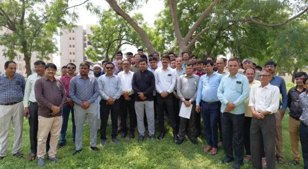 ઓનલાઈન કામગીરીનો બોજ ઘટાડવો, FRC ફી સ્લેબમાં સુધારો અને RTEની ફીનું સમયસર ચુકવણું કરવા માંગ