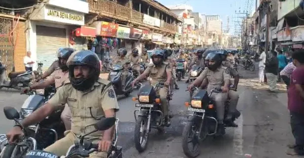 મોરબીમાં હેલ્મેટ અને ટ્રાફિક નિયમોના પાલન કરાવવા પોલીસની જનજાગૃતિ બાઈક રેલી
