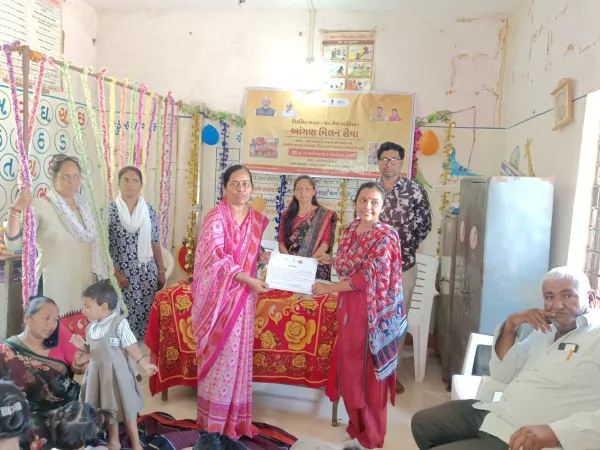 મોરબીના વનાળીયા ગામે આંગણવાડી ખાતે માતૃ સંવાદ અને સન્માન કાર્યક્રમ યોજાયો. 
