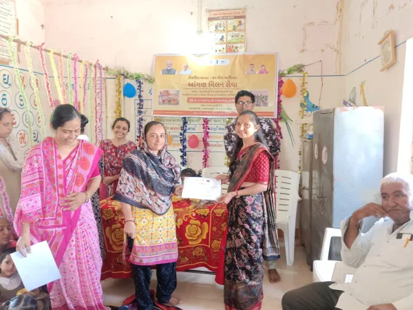 મોરબીના વનાળીયા ગામે આંગણવાડી ખાતે માતૃ સંવાદ અને સન્માન કાર્યક્રમ યોજાયો. 
