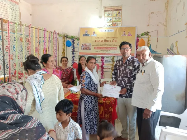 મોરબીના વનાળીયા ગામે આંગણવાડી ખાતે માતૃ સંવાદ અને સન્માન કાર્યક્રમ યોજાયો. 

